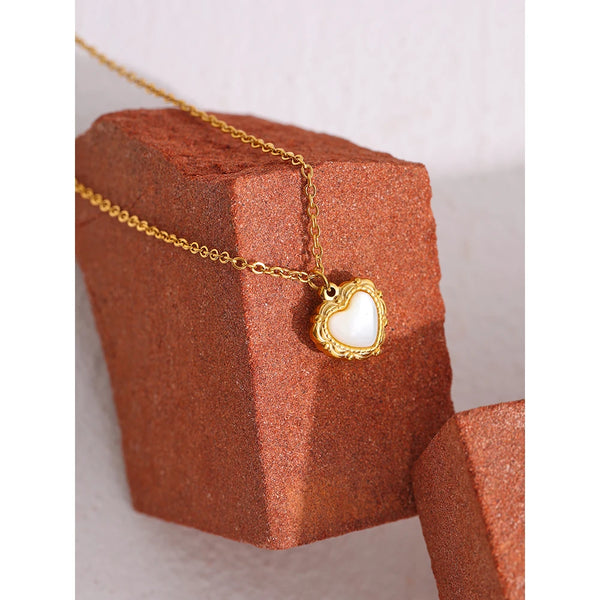 Heart Shell - Halsband med Pärlemorhjärta i 18K Guldplätering