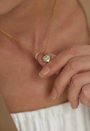 Heart Shell - Halsband med Pärlemorhjärta i 18K Guldplätering