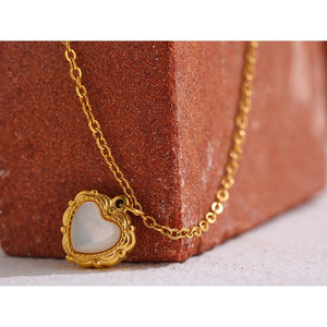 Heart Shell - Halsband med Pärlemorhjärta i 18K Guldplätering
