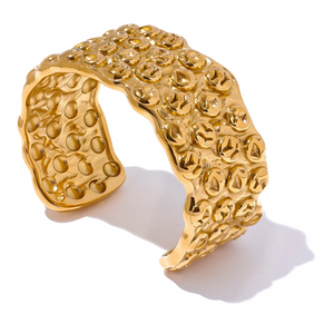 Maïra – Statementarmband i texturerad design