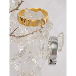 Nala – Armring i elastisk design