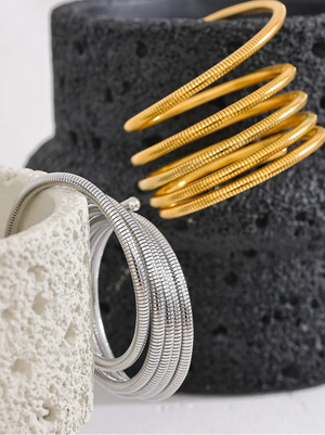 Cirelle – Skulpturalt armband i spiraldesign