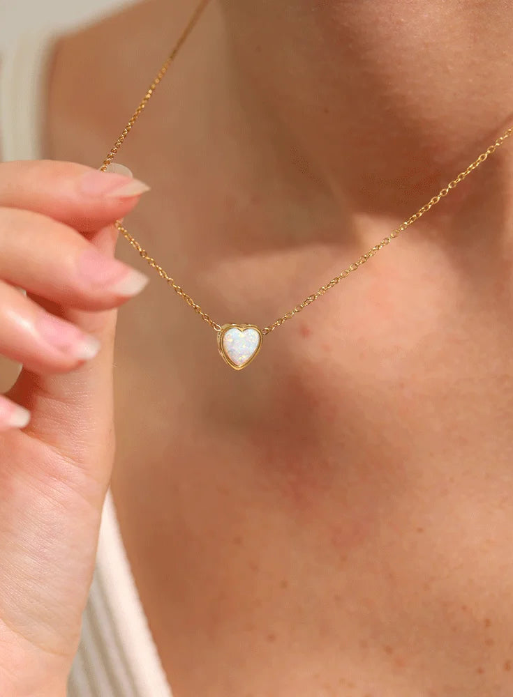 Ethereal Opal Heart - Pläterad i 18K guld eller silver