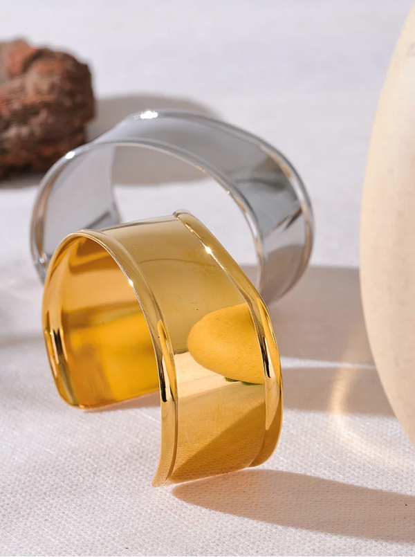 Navaro – Elegant Cuff i PVD-guld