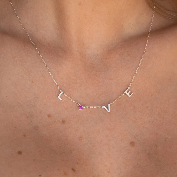 Lunaria – Halsband med initialer & färgade stenar