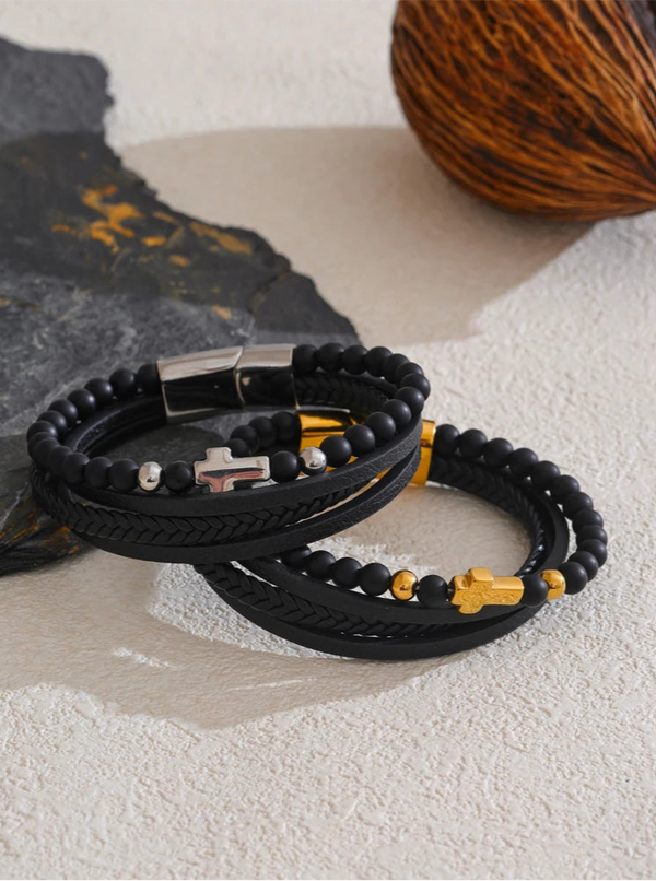 Trinity Cross – Armband i svart läder med gulddetaljer