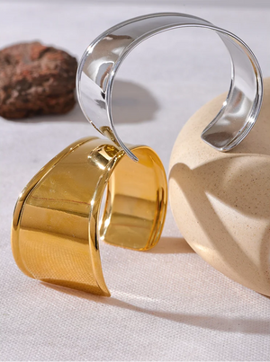 Navaro – Elegant Cuff i PVD-guld