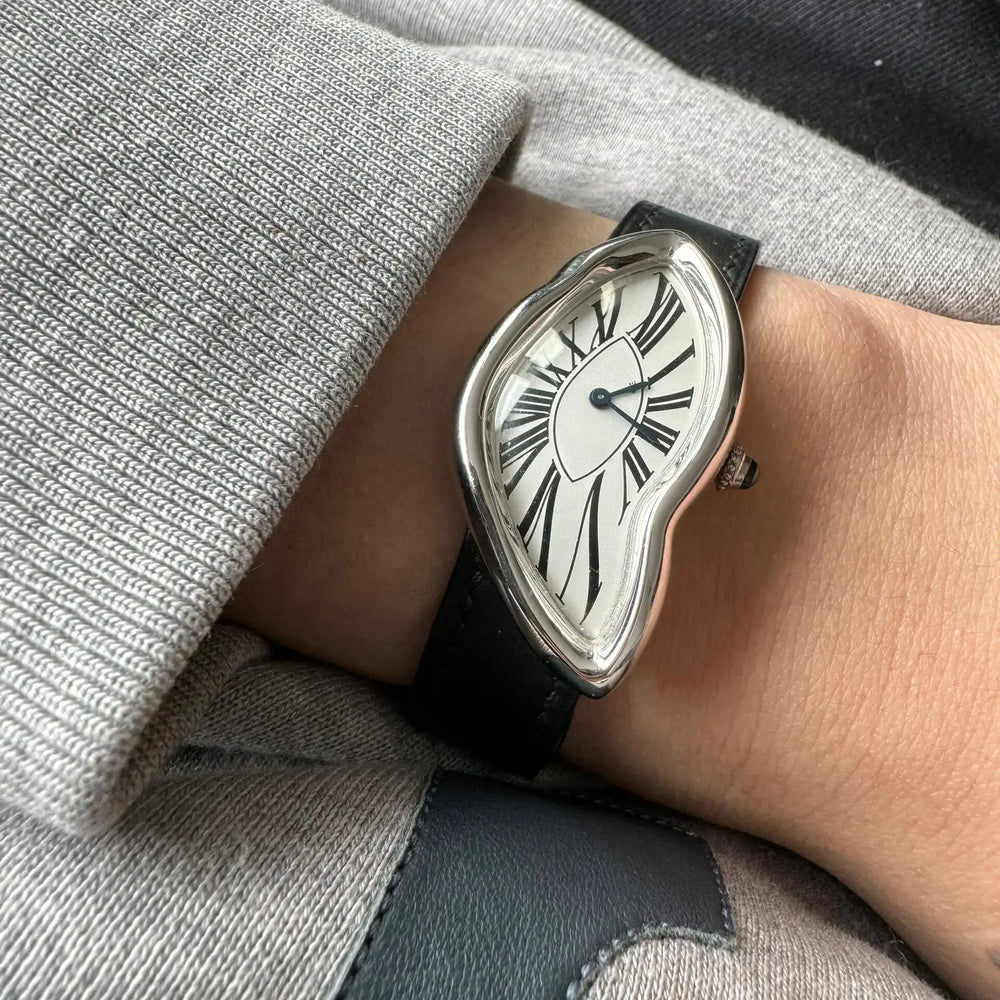 Melta – Surrealistisk designklocka i läder