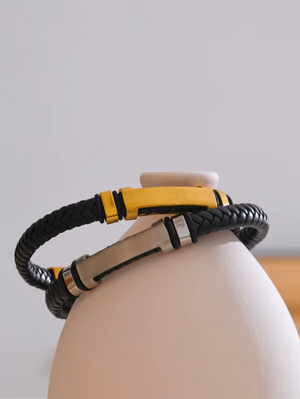 Titanium – läderarmband med gulddetaljer i rostfritt stål